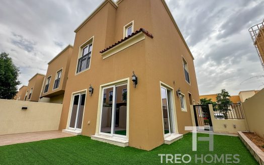 Townhouse on Dubai Land, Dubai, 4 bedrooms, 206 m2 / per year