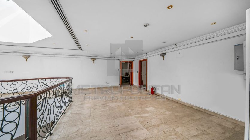 Villa on Umm Suqeim, Dubai, 7 bedrooms, 1520 m2 / per year