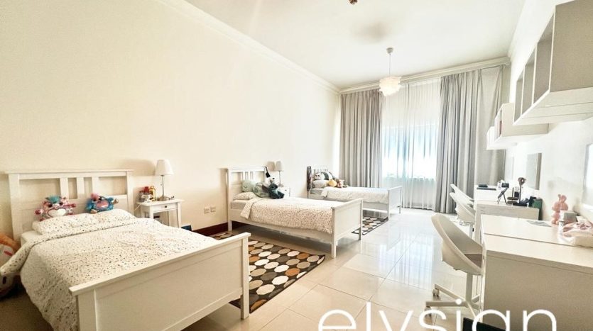 Apartment on Palm Jumeirah, Dubai, 3 bedrooms, 346 m2 / per year