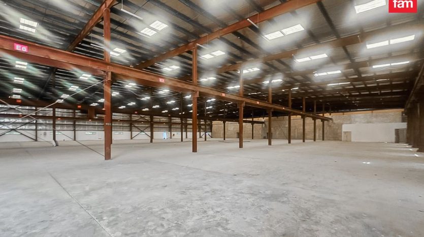 Warehouse on Jabal Ali, Dubai, 12304 m2 / per year