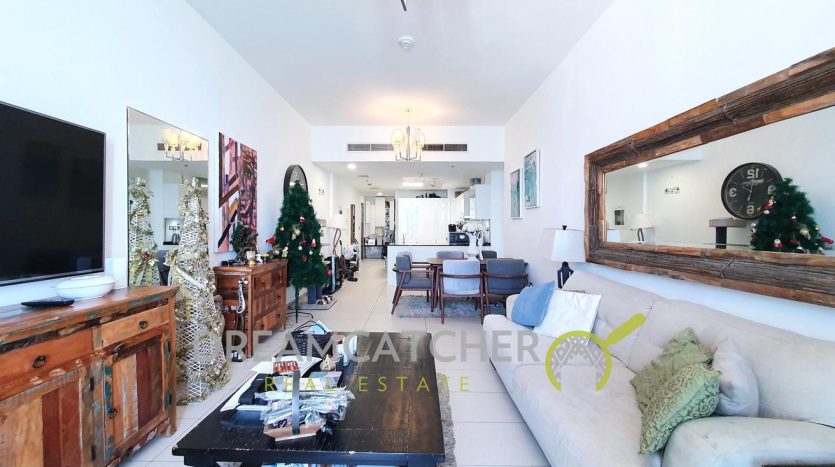 Apartment on Palm Jumeirah, Dubai, 2 bedrooms, 137.03 m2 / per year