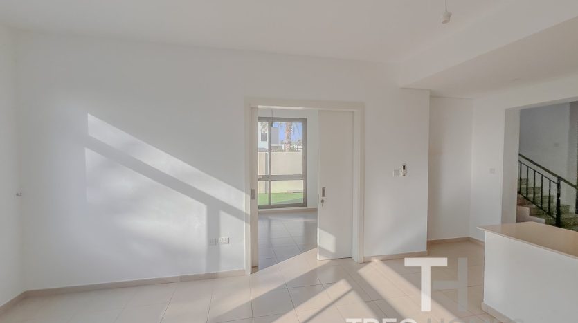 Townhouse on Town Square, Dubai, 4 bedrooms, 282 m2 / per year