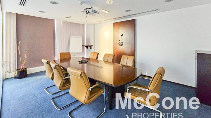 Office on Jumeirah Lake Towers, Dubai, 167.41 m2 / per year
