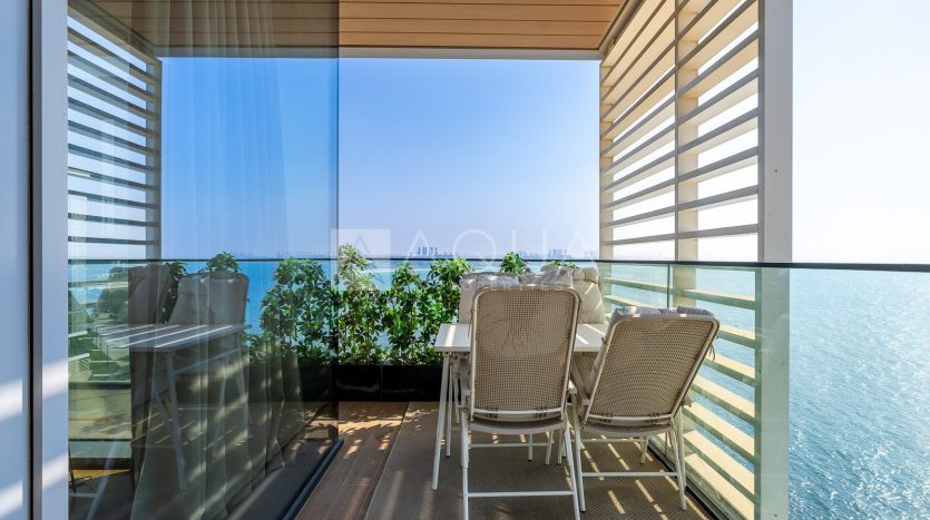 Apartment on Bluewaters, Dubai, 4 bedrooms, 228.4 m2 / per year