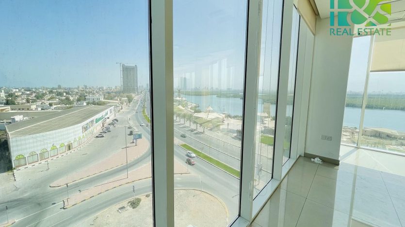 Офис в Ras-al-khaimah, 185.8 м2 / в год