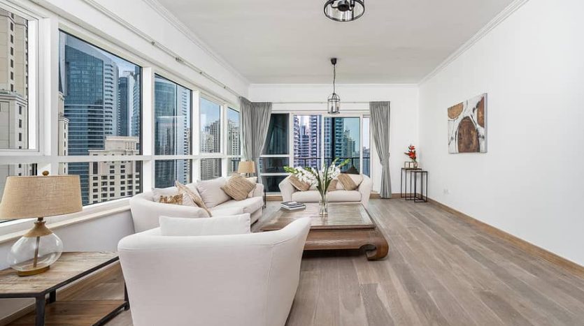 Apartment on Dubai Marina, 4 bedrooms, 236 m2 / per year