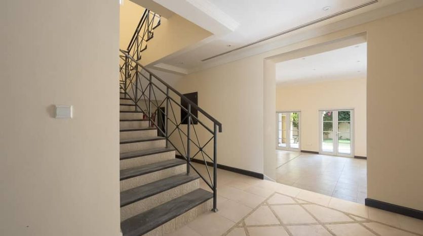 Villa on The Villa, Dubai, 4 bedrooms, 650 m2 / per year