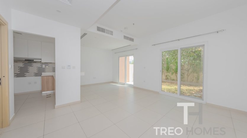 Таунхаус в Dubai Land, 3 спальни, 161 м2 / в год