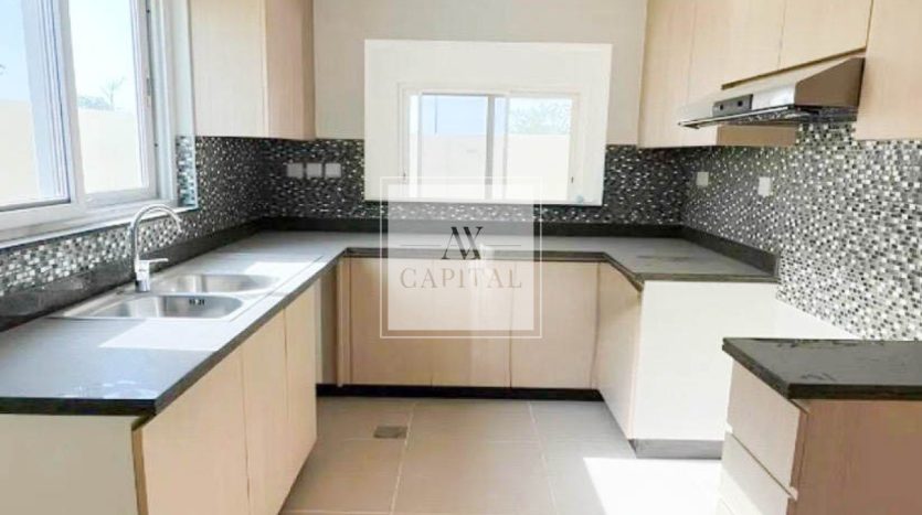 Вилла в Dubai Land, 3 спальни, 325 м2 / в год
