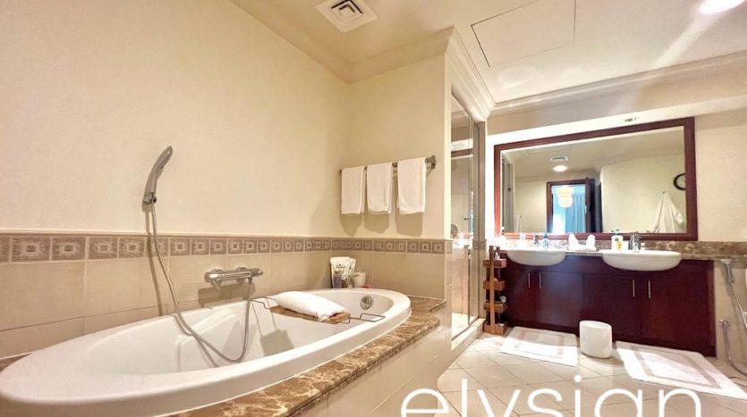 Apartment on Palm Jumeirah, Dubai, 3 bedrooms, 346 m2 / per year