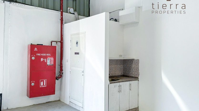 Коммерческая недвижимость в Al Quoz, Дубай, 329.8 м2 / в год