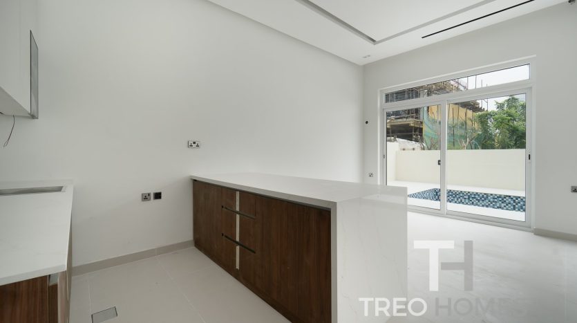 Villa on Jumeirah Park, Dubai, 5 bedrooms, 510 m2 / per year
