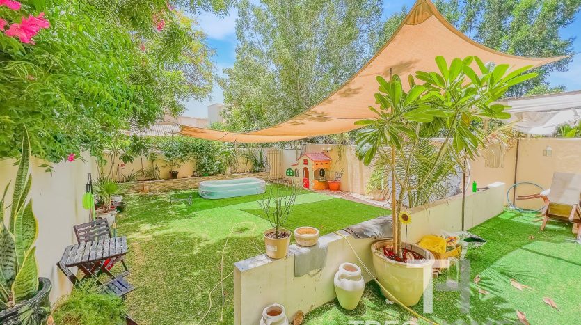 Villa on The Springs, Dubai, 3 bedrooms, 228 m2 / per year