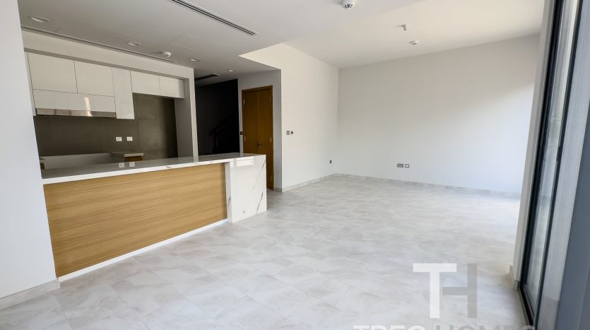 Вилла в Dubai Land, 4 спальни, 216 м2 / в год