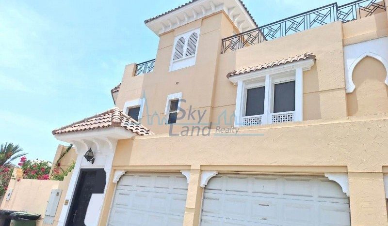 Villa on Al Safa, Dubai, 4 bedrooms, 325.2 m2 / per year