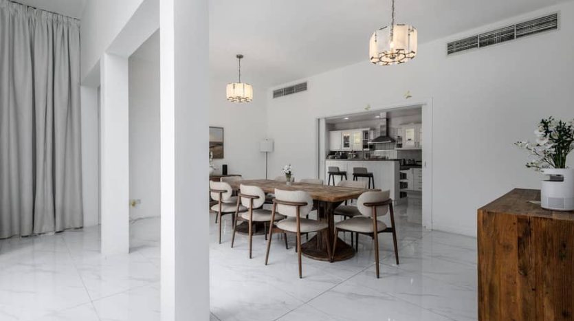 Villa on Arabian Ranchez, Dubai, 5 bedrooms, 860 m2 / per year