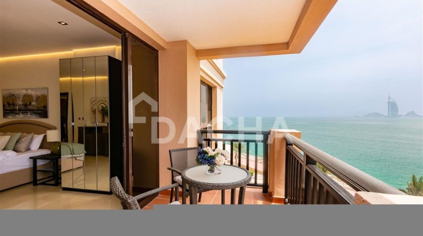 Apartment on Palm Jumeirah, Dubai, 1 bedroom, 141.5 m2 / per year