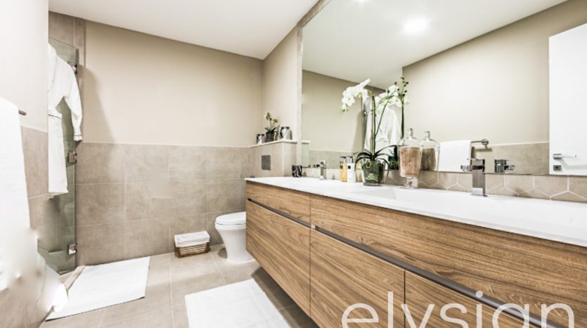 Apartment on Jumeirah Golf Estates, Dubai, 2 bedrooms, 129 m2 / per year