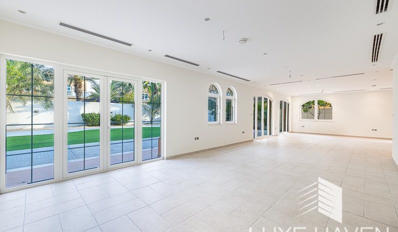 Вилла в Jumeirah Park, Дубай, 5 спален, 435.62 м2 / в год