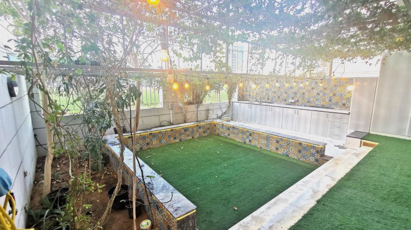 Villa on Al Furjan, Dubai, 4 bedrooms, 225.4 m2  | Foto 2
