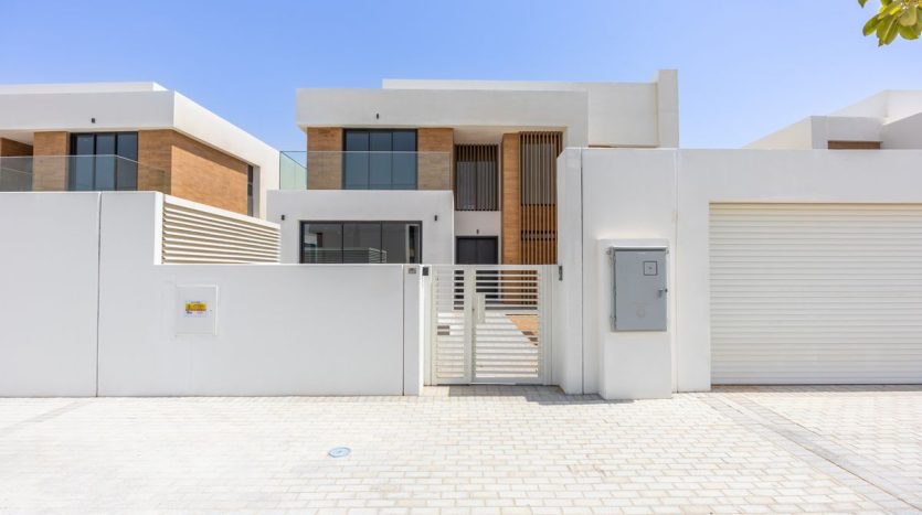 Commercial property on Saadiyat Island, Abu-Dhabi, 4 bedrooms, 539 m2 / per year