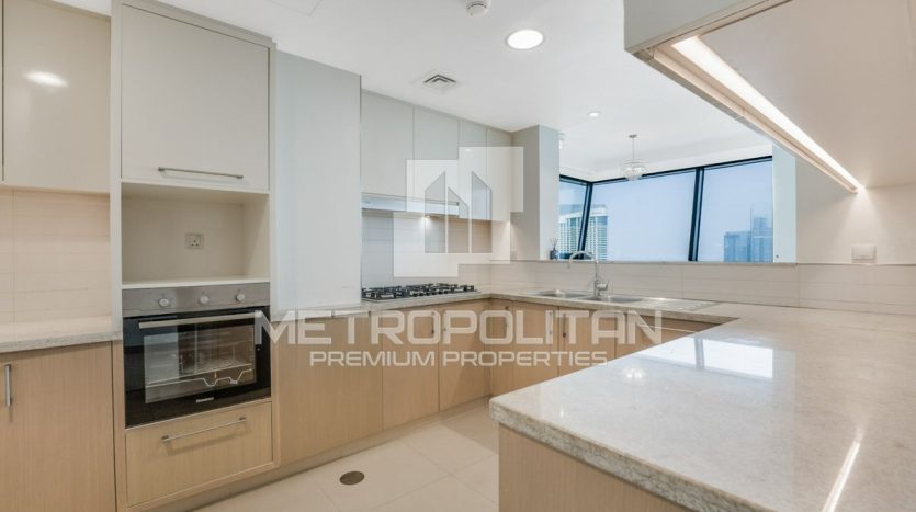 Apartment on Downtown Burj Dubai, 3 bedrooms, 179 m2 / per year