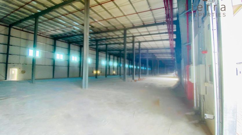 Warehouse on Al Quoz, Dubai, 1450.2 m2 / per year
