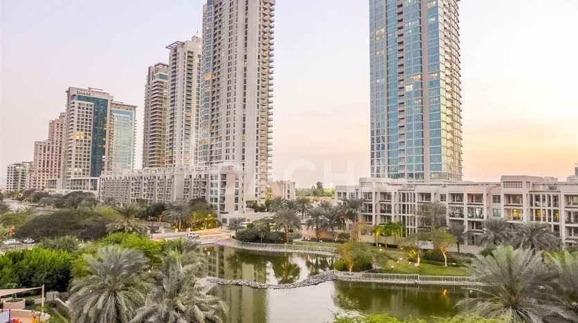 Квартира в The Views, Дубай, 2 спальни, 113.7 м2 / в год