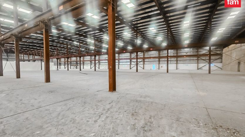 Warehouse on Jabal Ali, Dubai, 12304 m2 / per year