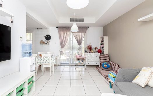 Villa on The Springs, Dubai, 2 bedrooms, 189 m2 / per year