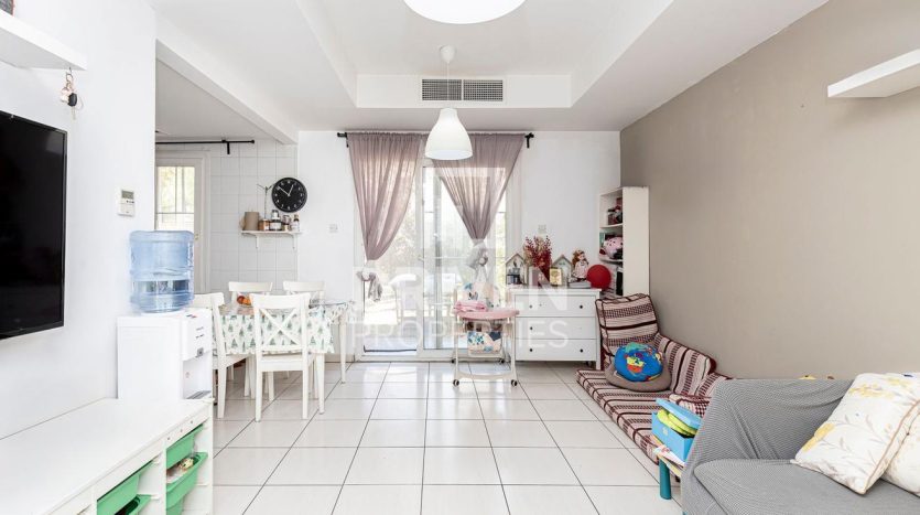Villa on The Springs, Dubai, 2 bedrooms, 189 m2 / per year
