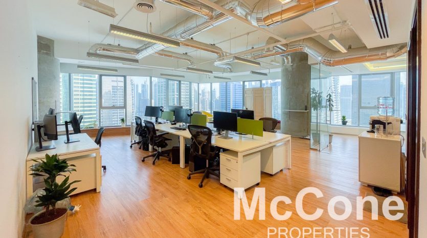 Office on Jumeirah Lake Towers, Dubai, 98.29 m2 / per year