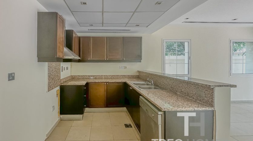 Вилла в Jumeirah Village Triangle, Дубай, 2 спальни, 250 м2 / в год