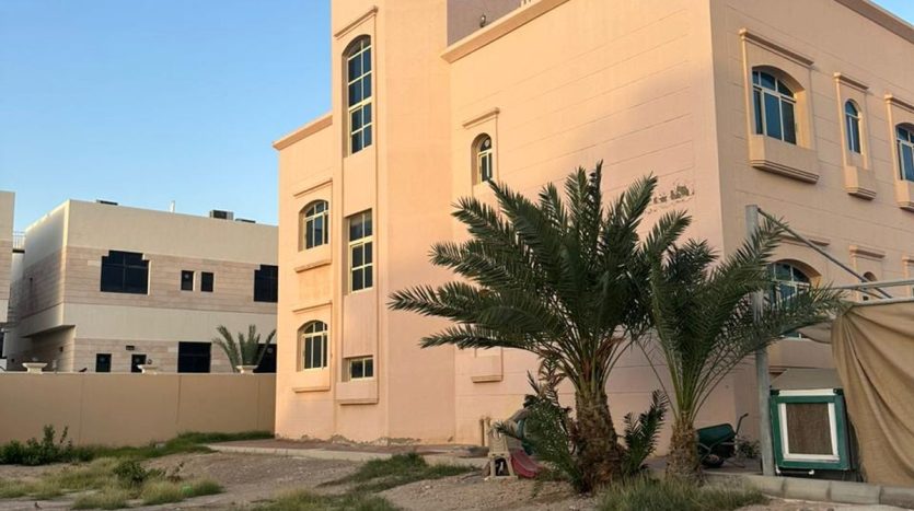 Commercial property on Mohamed Bin Zayed City, Abu-Dhabi, 8 bedrooms, 2787 m2  | Foto 2