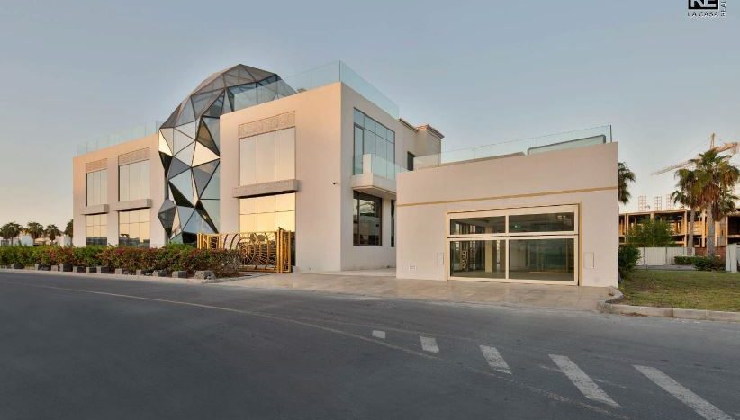 Villa on Jumeirah, Dubai, 8 bedrooms, 994 m2