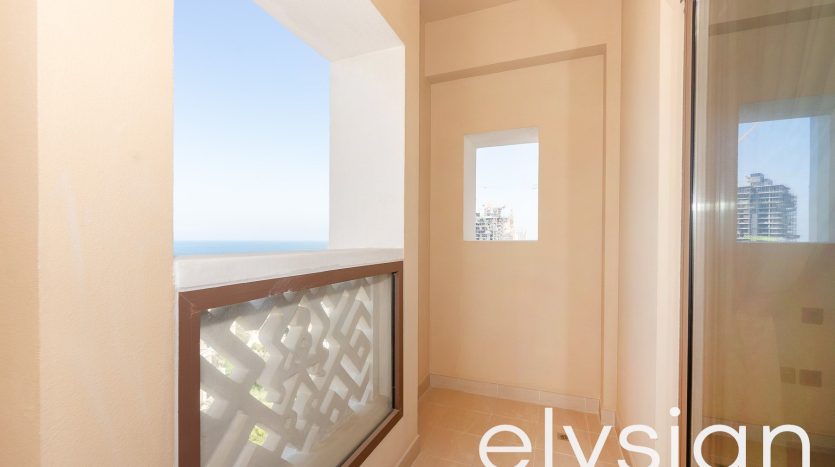 Apartment on Palm Jumeirah, Dubai, 3 bedrooms, 231 m2 / per year