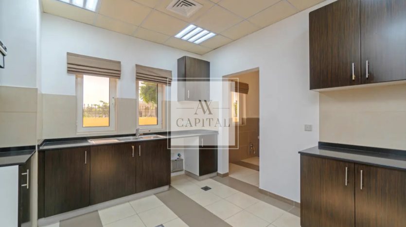 Villa on The Villa, Dubai, 5 bedrooms, 556.6 m2 / per year