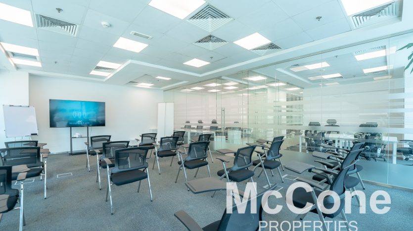 Office on Business Bay, Dubai, 243.87 m2 / per year