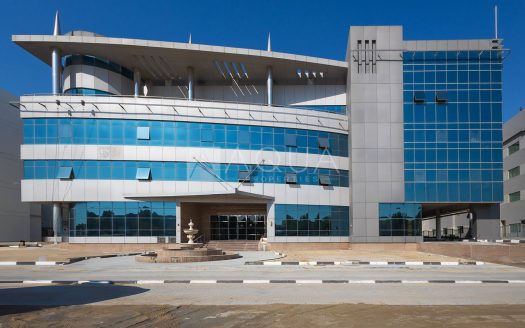 Магазин в Dubai, 125.8 м2 / в год