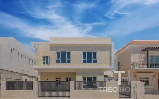 Villa on Jumeirah Park, Dubai, 5 bedrooms, 510 m2 / per year