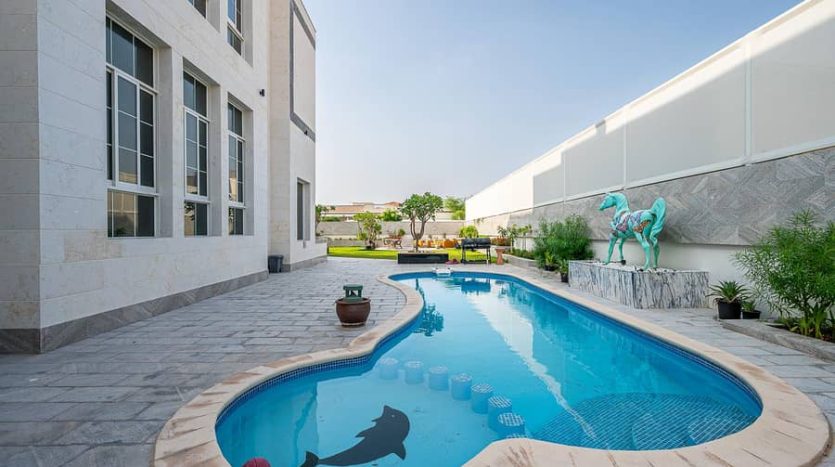Villa on Al Muhaisnah, Dubai, 8 bedrooms, 1022 m2  | Foto 2
