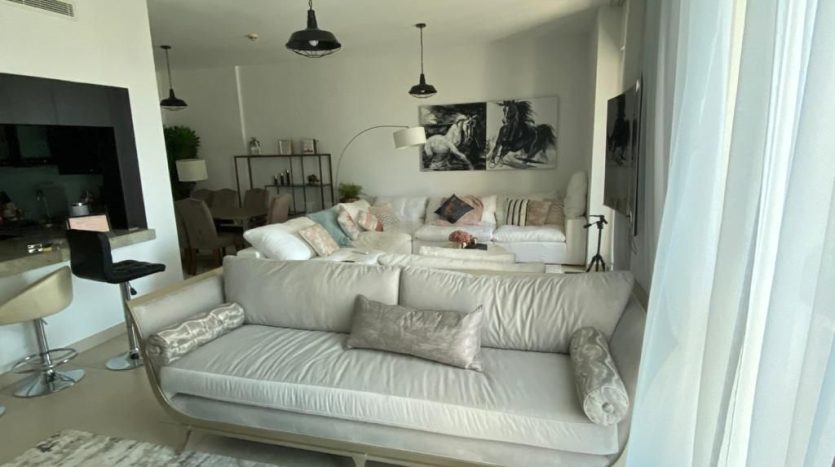 Квартира в The Views, Дубай, 2 спальни, 129.8 м2 / в год