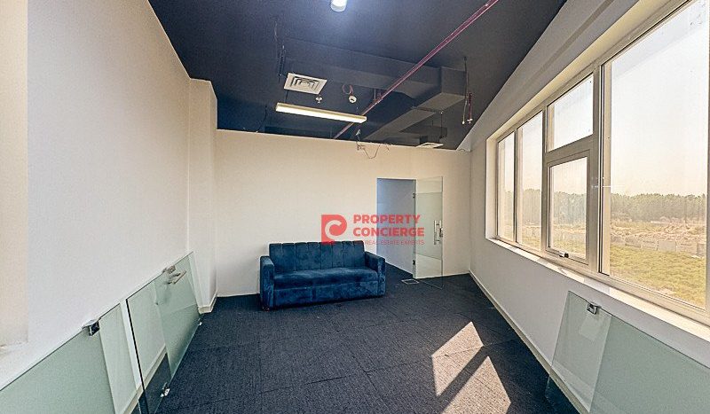 Office on Dubai Investment Park, Dubai, 162 m2 / per month
