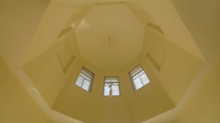 Commercial property on Al Mushrif, Abu-Dhabi, 4 bedrooms, 325 m2 / per year