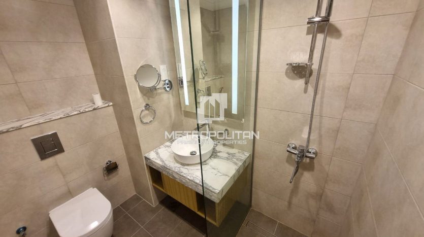 Apartment on Business Bay, Dubai, 1 bedroom, 65 m2 / per year