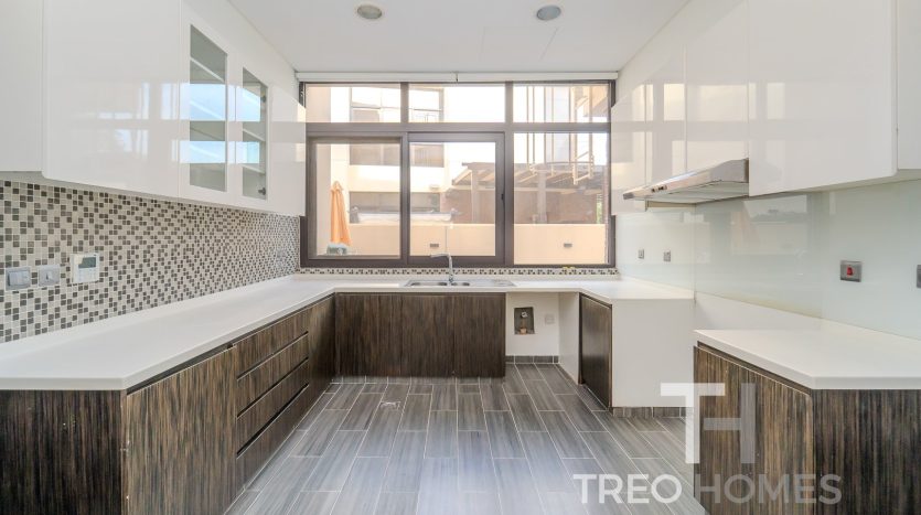 Вилла в DAMAC Hills (Akoya by DAMAC), Дубай, 5 спален, 479 м2 / в год
