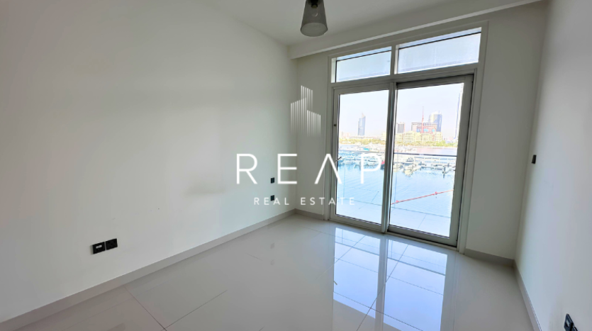 Apartment on Dubai Harbour, Dubai, 1 bedroom, 83.7 m2 / per year