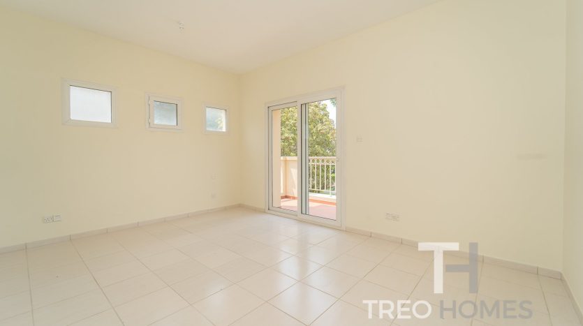 Villa on The Springs, Dubai, 3 bedrooms, 209 m2 / per year