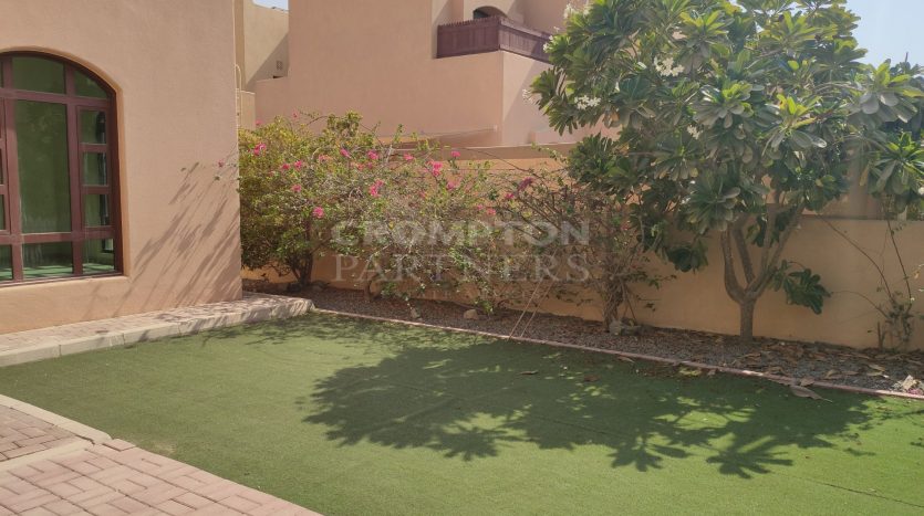 Villa on Sas Al Nakheel, Abu-Dhabi, 3 bedrooms, 220 m2 / per year
