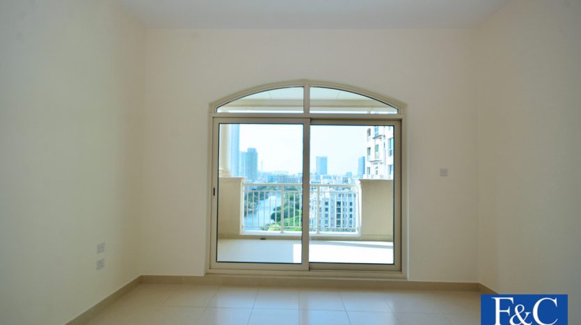 Apartment on The Views, Dubai, 2 bedrooms, 136 m2 / per year
